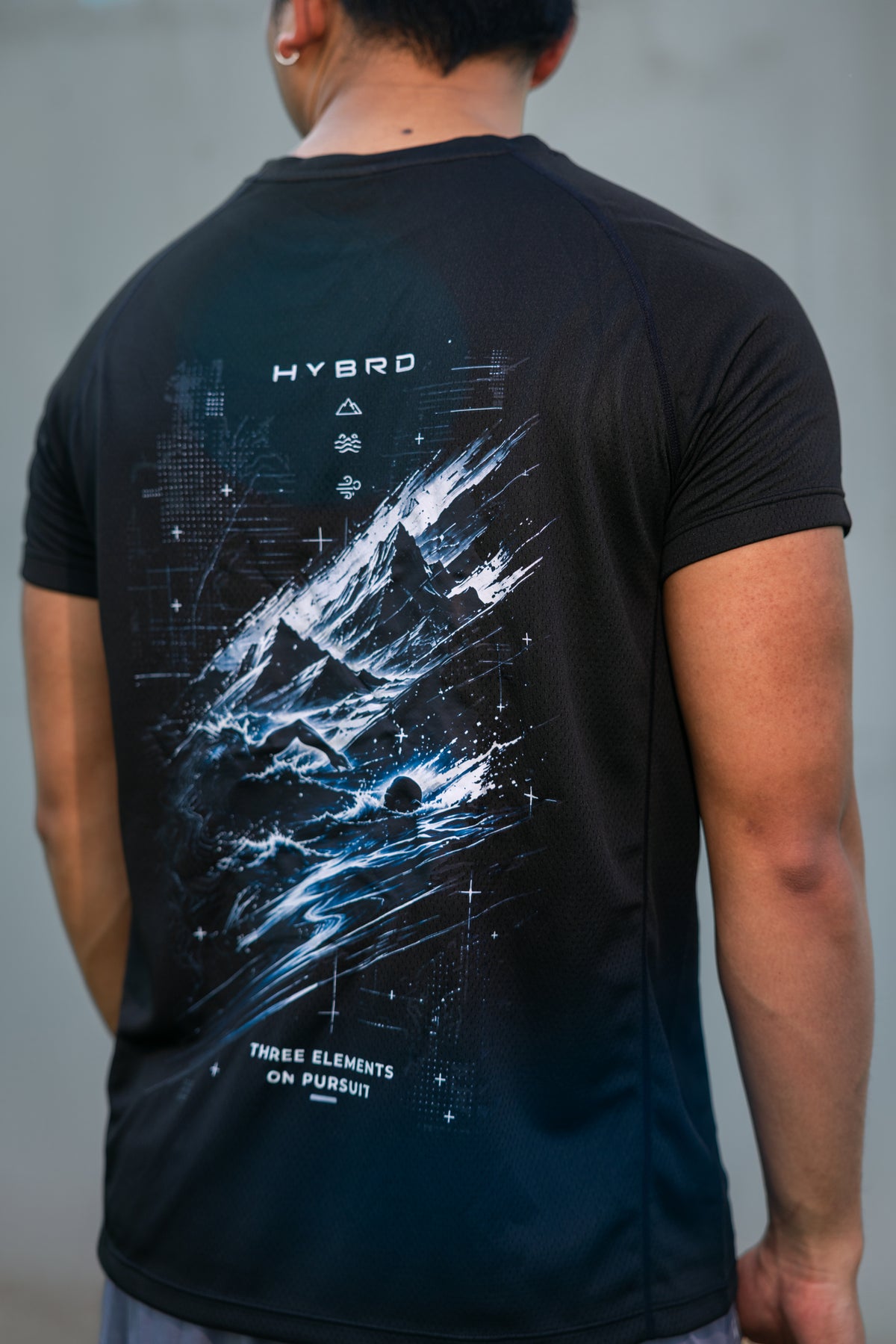 THREE ELEMENTS PERFORMANCE TEE